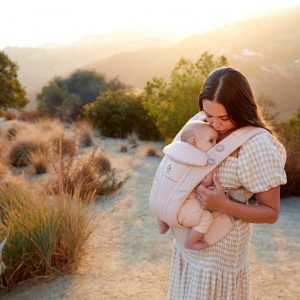 Ergobaby-Omni-Breeze-nosiljka-kvarc-roza