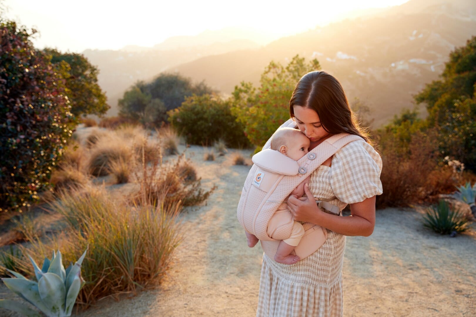 Ergobaby-Omni-Breeze-nosiljka-kvarc-roza