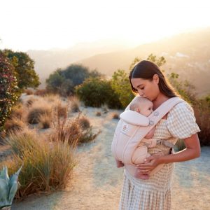 Ergobaby-Omni-Breeze-nosiljka-kvarc-roza