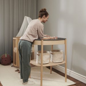 stokke-stol-za-prematanje-bebe0