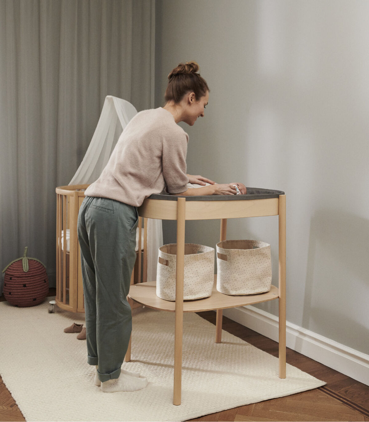 stokke-stol-za-prematanje-bebe0